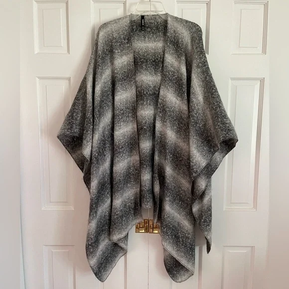 TORRID One Size Black White Gray Ombré Ruana Open Poncho - Picture 3 of 5